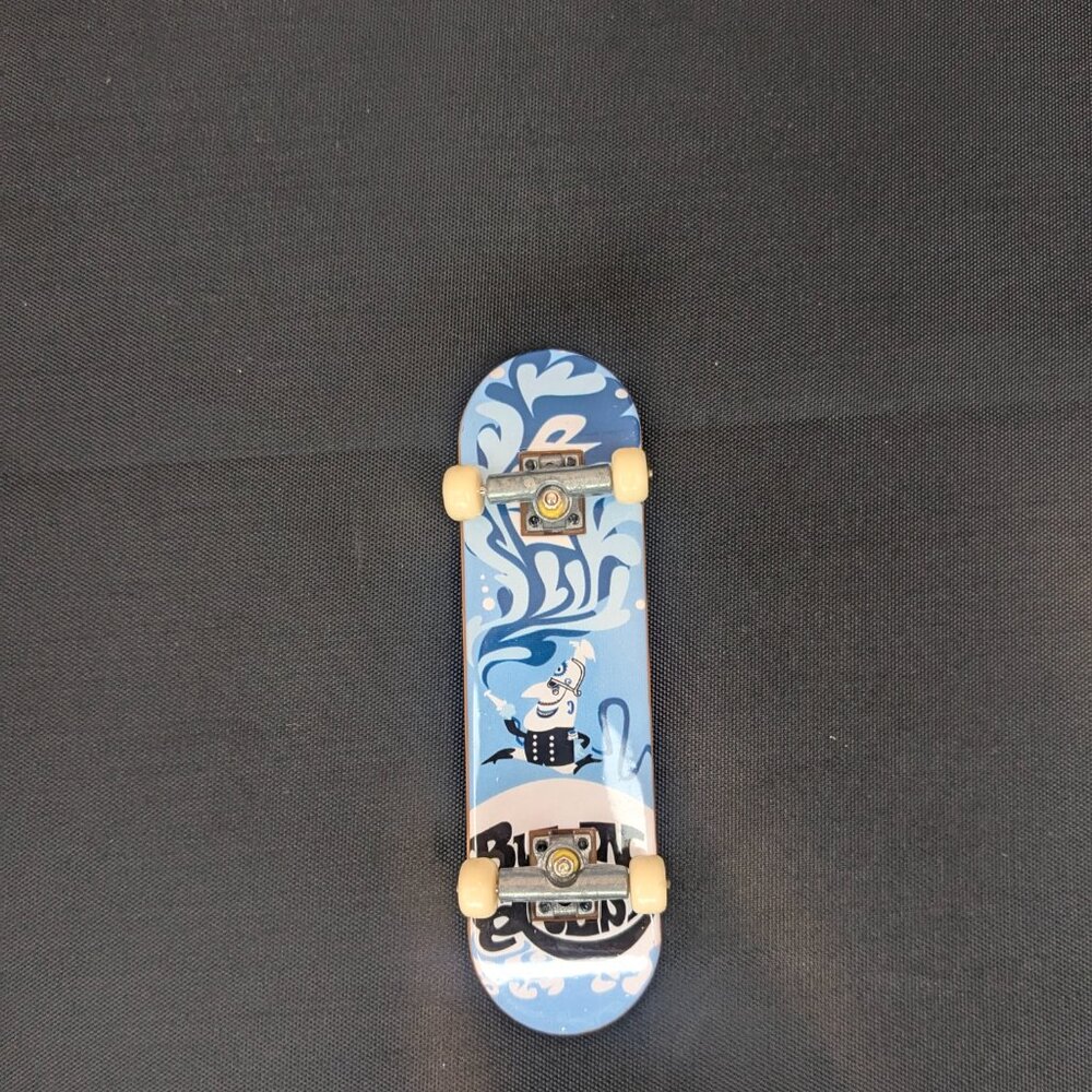 4 Tech Deck Fingerboards - Picture 6 of 7
